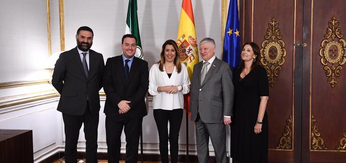 La Junta de Andalucía recibe a Karpov en el Palacio de San Telmo